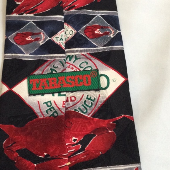 Tabasco Pepper Sauce silk necktie featuring crabs, prawns and peppers. - Picture 3 of 5